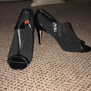 Calvin Klein 9.5 black heel